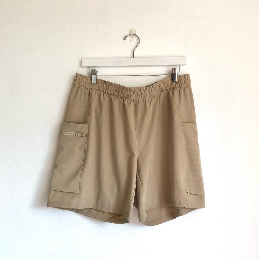 NWT Apana Khaki Athletic Hiking Workout Cargo Shorts Size Large